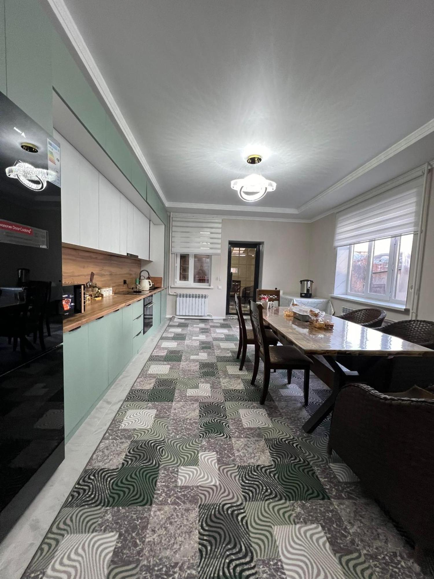 Maral Guesthouse Каракол Экстерьер фото