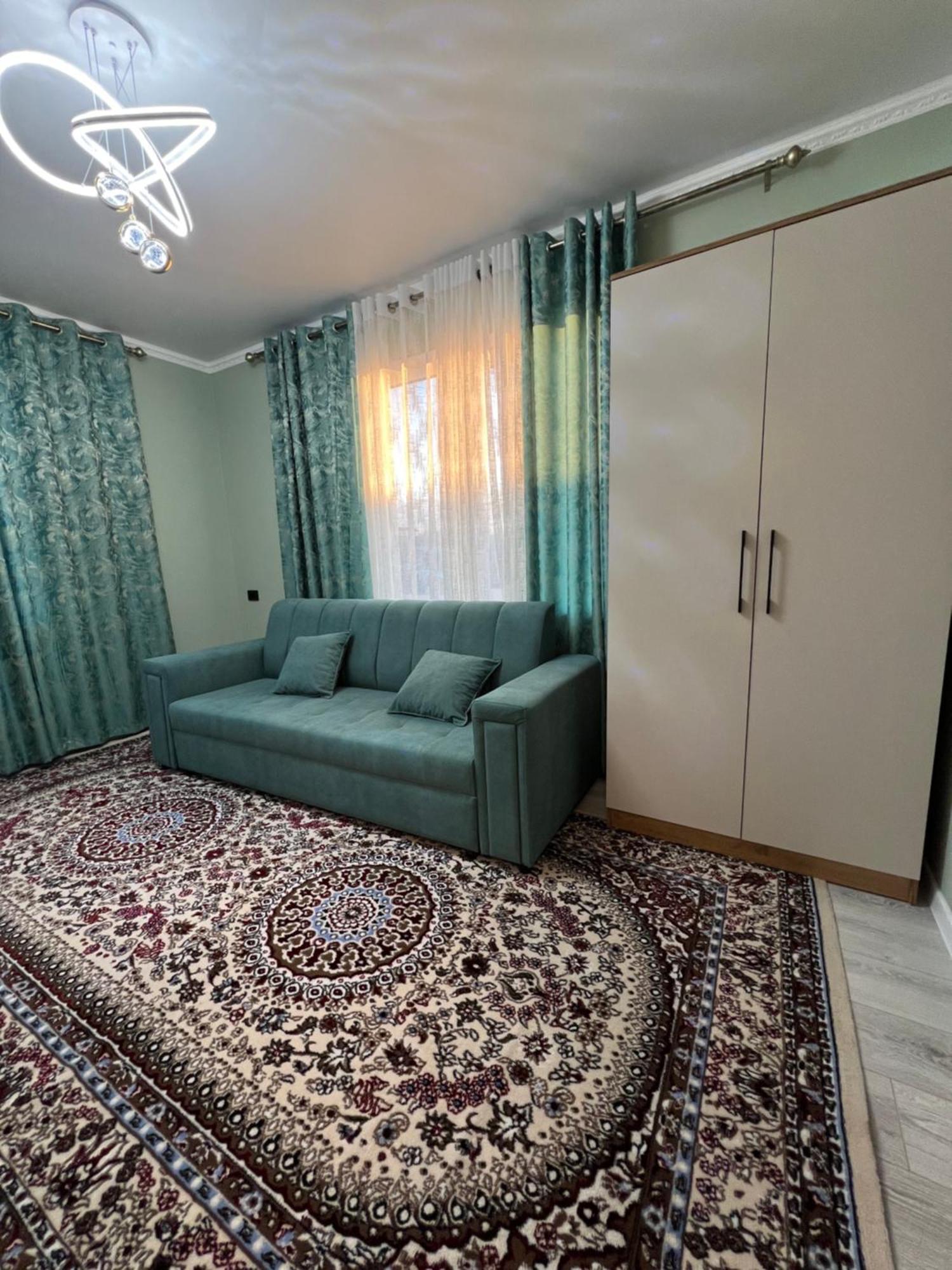 Maral Guesthouse Каракол Экстерьер фото