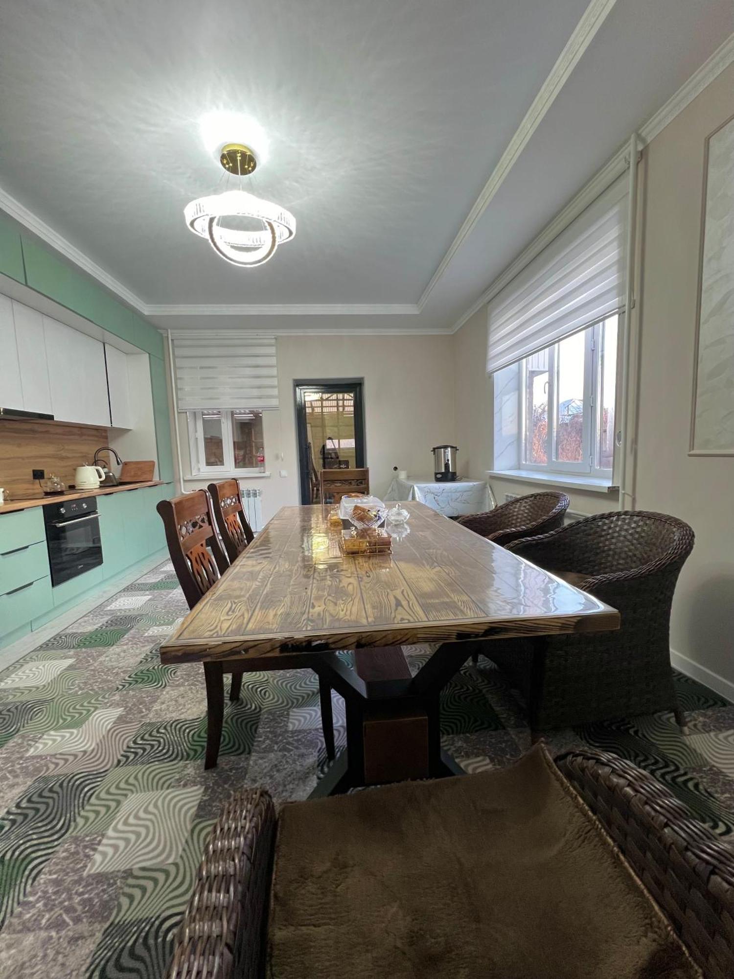 Maral Guesthouse Каракол Экстерьер фото