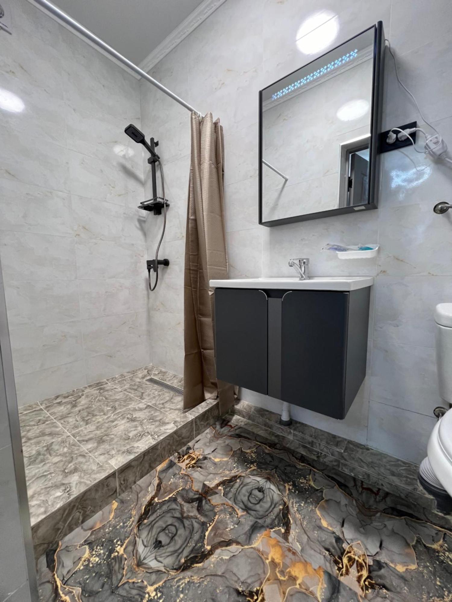Maral Guesthouse Каракол Экстерьер фото